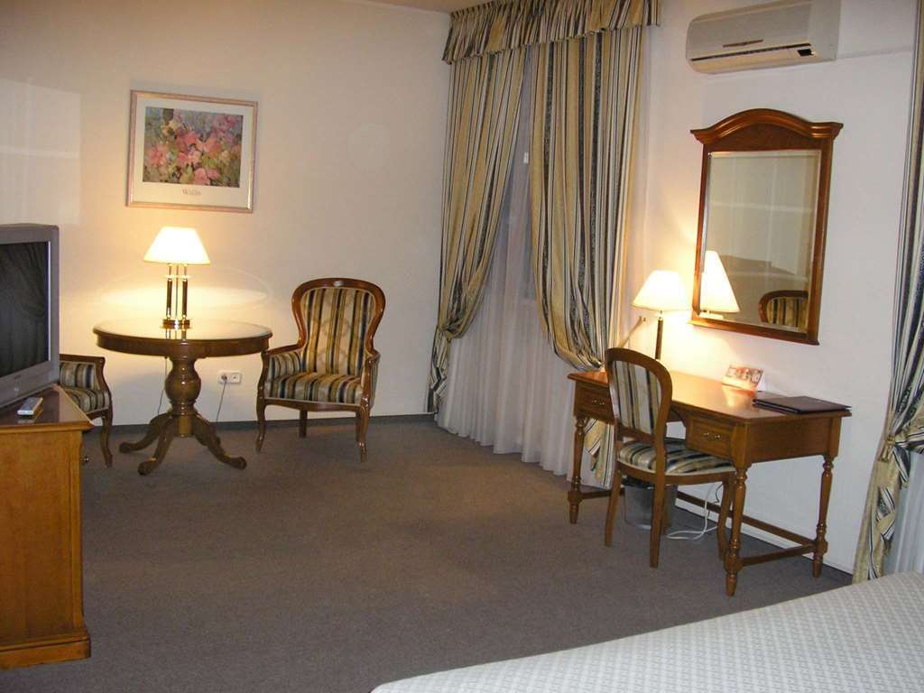 Art Hotel Academy Dnepropetrovsk Quarto foto