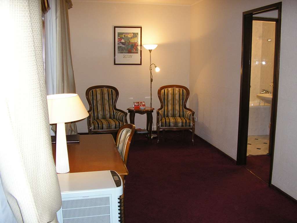 Art Hotel Academy Dnepropetrovsk Quarto foto