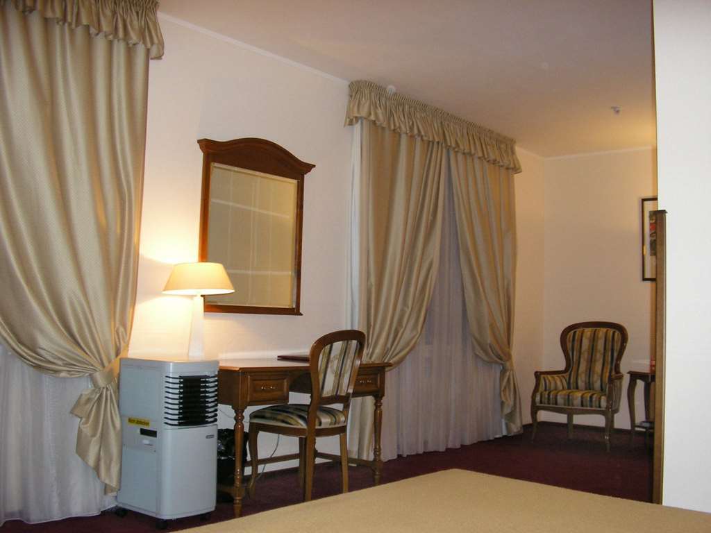 Art Hotel Academy Dnepropetrovsk Quarto foto
